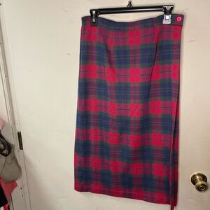 New Entities plaid, cotton size medium, below the knee wrap skirt